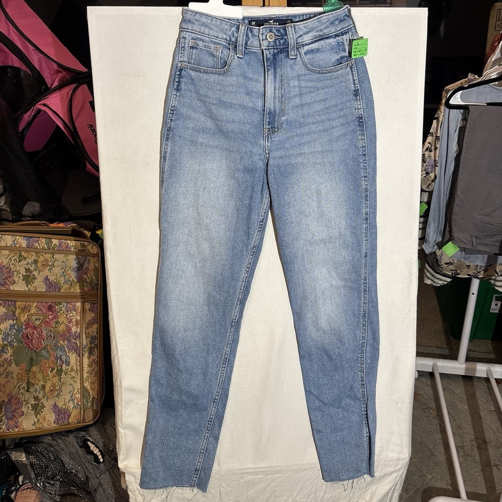 Hollister Ultra High-Rise Mom Jean Size OR Distressed Ankle